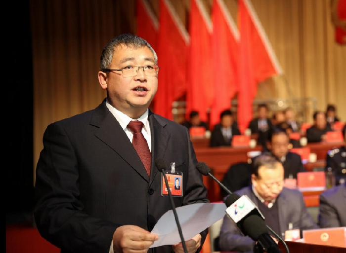 县长王宇鹏作工作报告